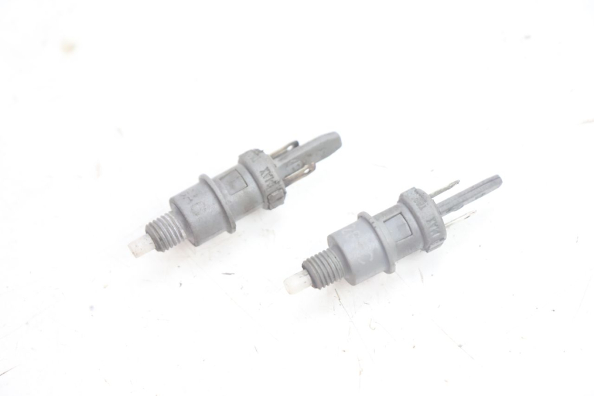 photo de LUZ FRENO INTERRUPTOR PEUGEOT VIVACITY 100 (1999 - 2008) - Vista principal