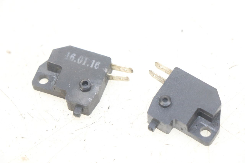 photo de INTERRUPTOR DE LUZ DE FRENO KYMCO X-TOWN XTOWN 125 (2016 - 2021) - Zoom estado de uso