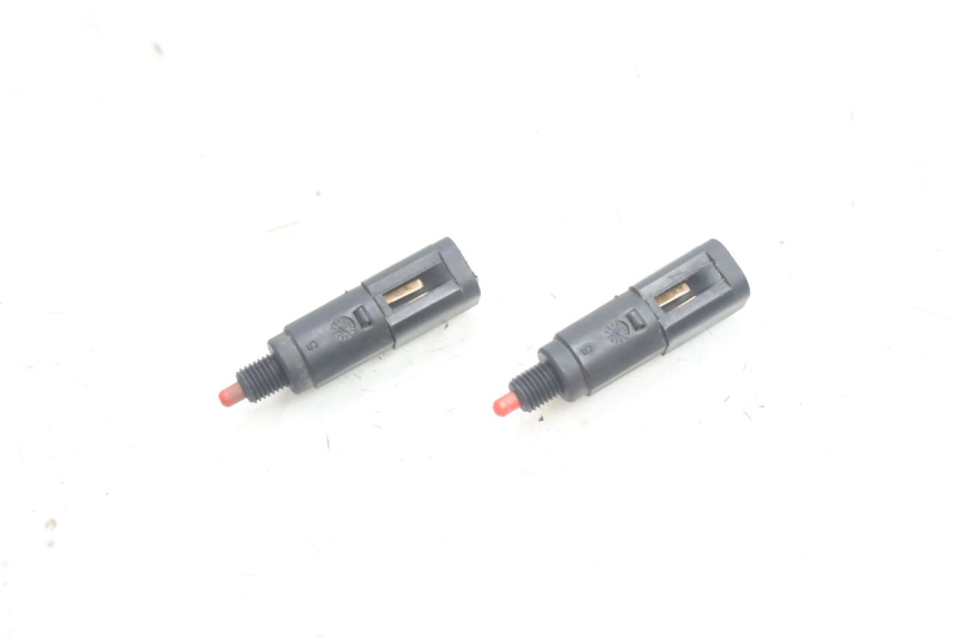 photo de LUZ FRENO INTERRUPTOR PIAGGIO X8 STREET 125 (2006 - 2007) - Vista principal