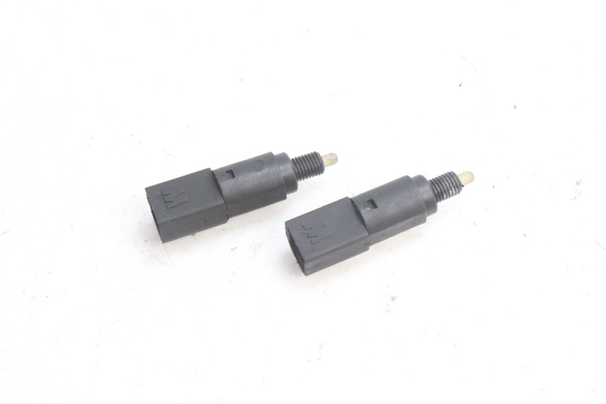 photo de LUZ FRENO INTERRUPTOR PIAGGIO X9 AMALFI 180 (2000 - 2003) - Detalle de la pieza