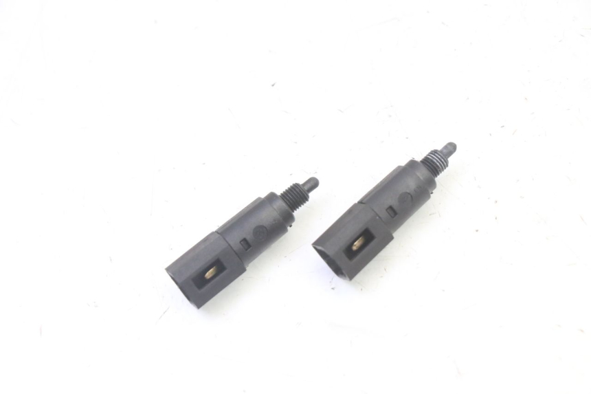 photo de INTERRUPTOR DE LUZ DE FRENO PIAGGIO X9 EVOLUTION 125 (2003 - 2007) - Detalle de la pieza