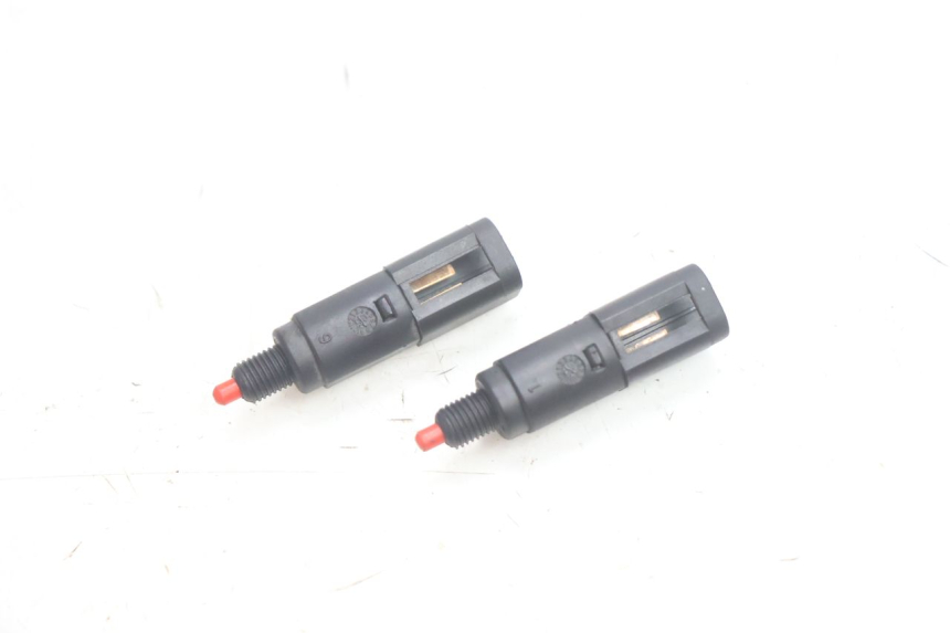photo de INTERRUPTOR DE LUZ DE FRENO PIAGGIO X9 EVOLUTION 125 (2003 - 2007) - Vista principal