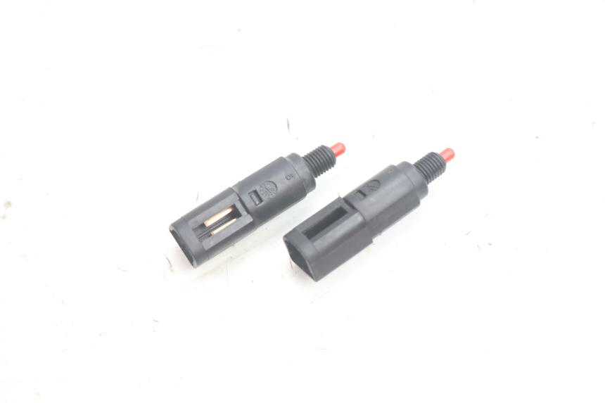 photo de INTERRUPTOR DE LUZ DE FRENO PIAGGIO X9 EVOLUTION 125 (2003 - 2007) - Detalle de la pieza