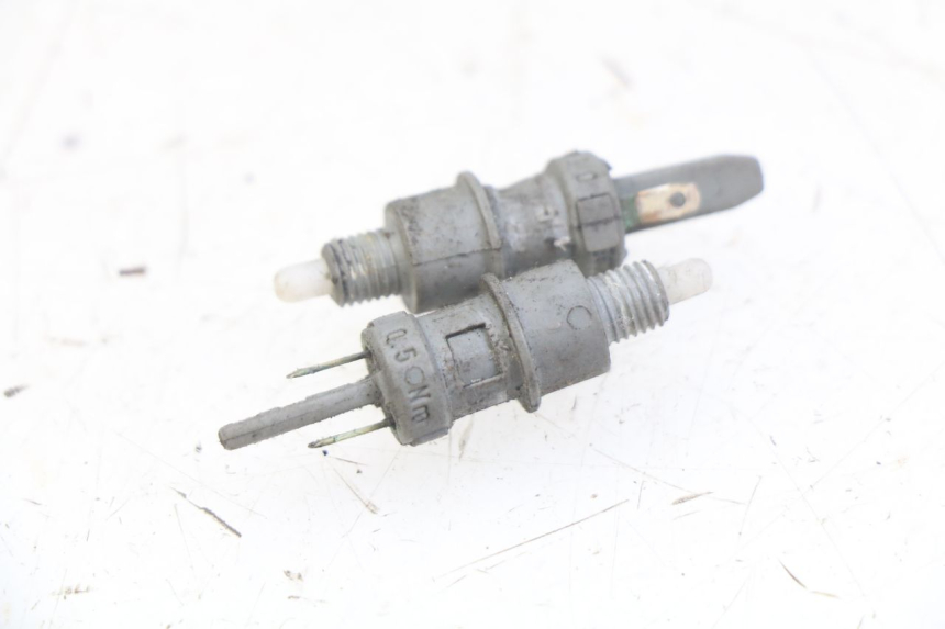 photo de INTERRUPTOR DE LUZ DE FRENO PIAGGIO X9 125 (2000 - 2003) - Vista principal