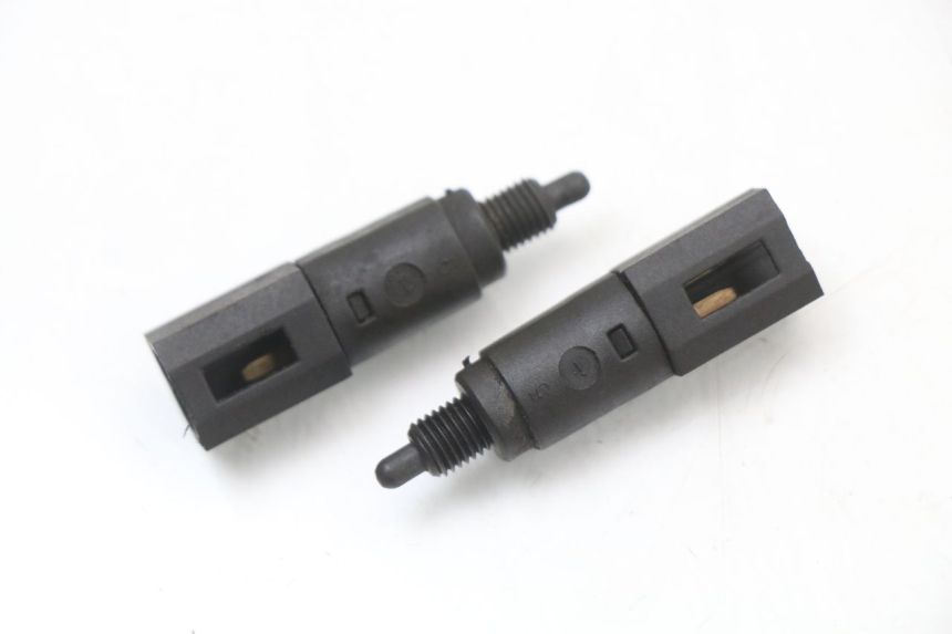 photo de INTERRUPTOR DE LUZ DE FRENO PIAGGIO X9 125 (2000 - 2003) - Vista principal