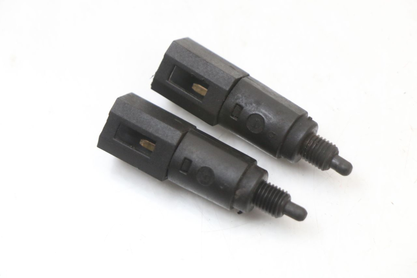 photo de INTERRUPTOR DE LUZ DE FRENO PIAGGIO X9 125 (2000 - 2003) - Detalle de la pieza