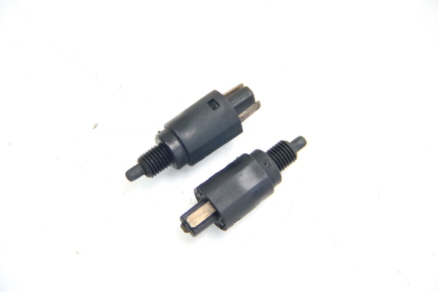 photo de INTERRUPTOR DE LUZ DE FRENO PIAGGIO XEVO - X EVO 125 (2007 - 2017) - Vista principal