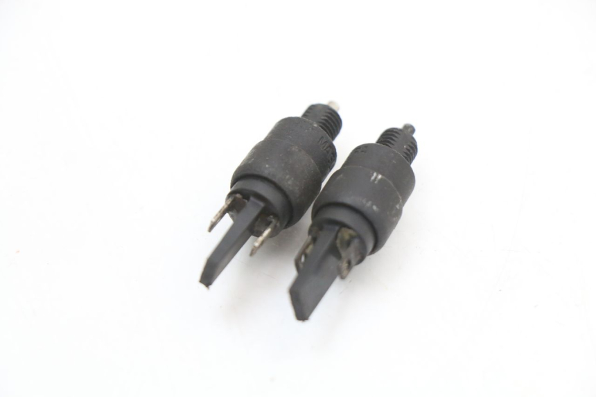 photo de INTERRUPTOR DE LUZ DE FRENO PIAGGIO XEVO - X EVO 125 (2007 - 2017) - Zoom estado de uso