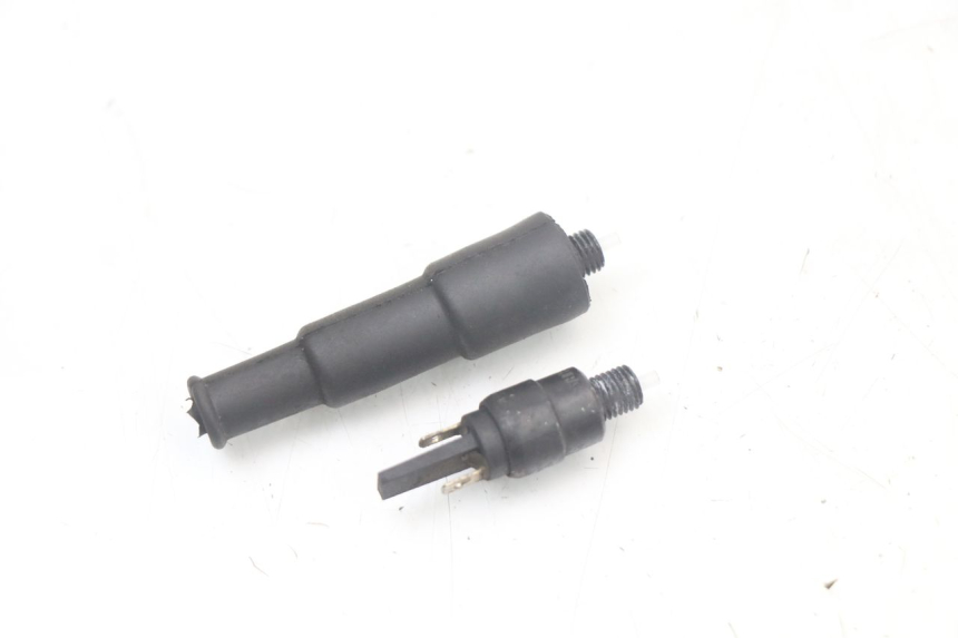 photo de INTERRUPTOR DE LUZ DE FRENO PIAGGIO XEVO - X EVO 125 (2007 - 2017) - Detalle de la pieza