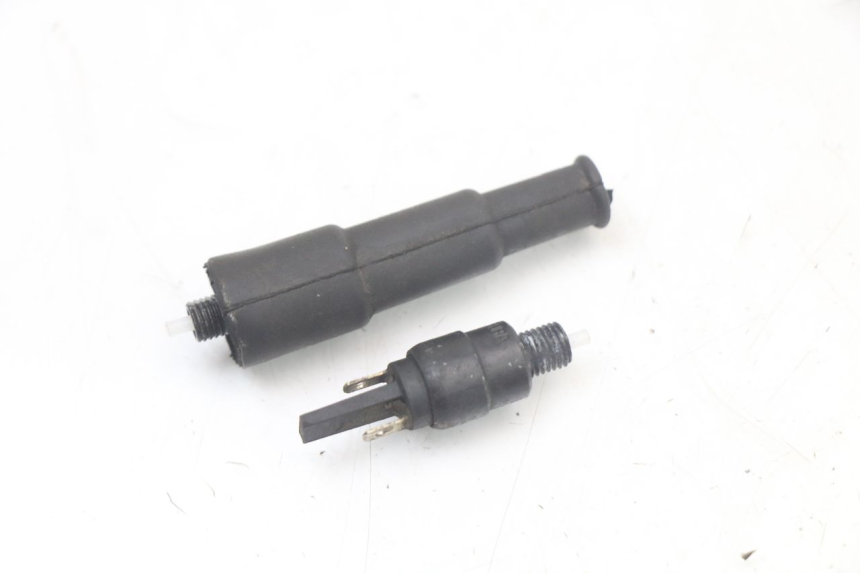 photo de INTERRUPTOR DE LUZ DE FRENO PIAGGIO XEVO - X EVO 125 (2007 - 2017) - Zoom estado de uso