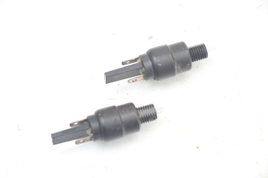 photo de INTERRUPTOR DE LUZ DE FRENO PIAGGIO XEVO - X EVO 125 (2007 - 2017) - Detalle de la pieza