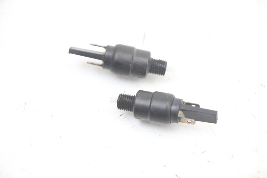 photo de INTERRUPTOR DE LUZ DE FRENO PIAGGIO XEVO - X EVO 125 (2007 - 2017) - Zoom estado de uso