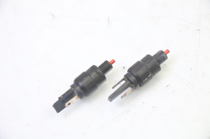 photo de INTERRUPTOR DE LUZ DE FRENO PIAGGIO XEVO - X EVO 125 (2007 - 2017) - Detalle de la pieza