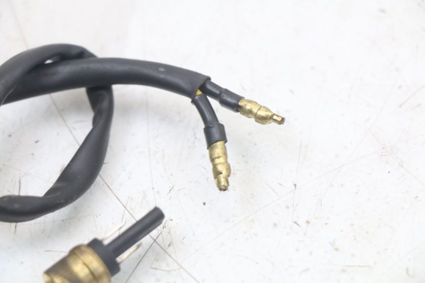 photo de LUZ FRENO INTERRUPTOR YAMAHA BW'S NG NEXT GENERATION 50 (1996 - 2003) - Otra perspectiva