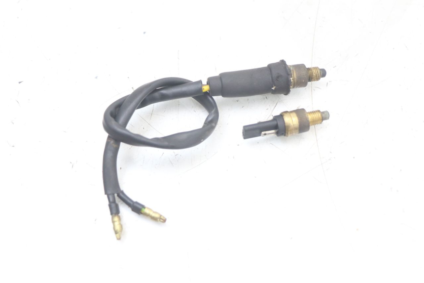 photo de LUZ FRENO INTERRUPTOR YAMAHA BW'S NG NEXT GENERATION 50 (1996 - 2003) - Primer plano técnico