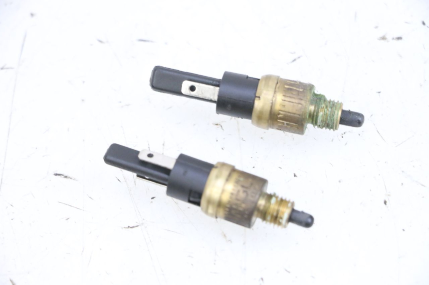 photo de INTERRUPTOR DE LUZ DE FRENO YAMAHA YP MAJESTY 125 (2002 - 2006) - Vista principal