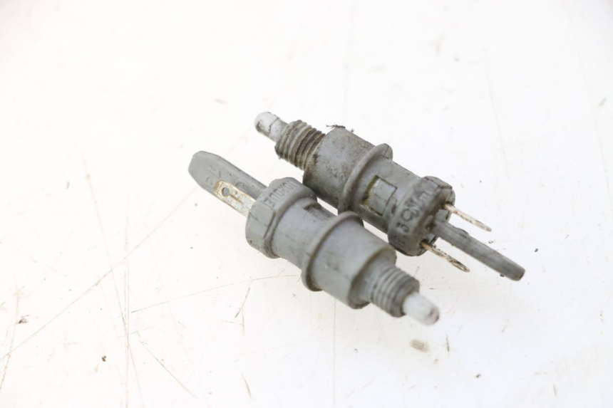 photo de INTERRUPTOR DE LUZ DE FRENO YAMAHA YP MAJESTY 125 (1998 - 2001) - Detalle de la pieza