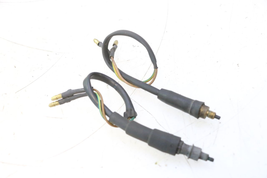 photo de INTERRUPTOR DE LUZ DE FRENO YAMAHA YP MAJESTY 125 (2007 - 2010) - Vista principal