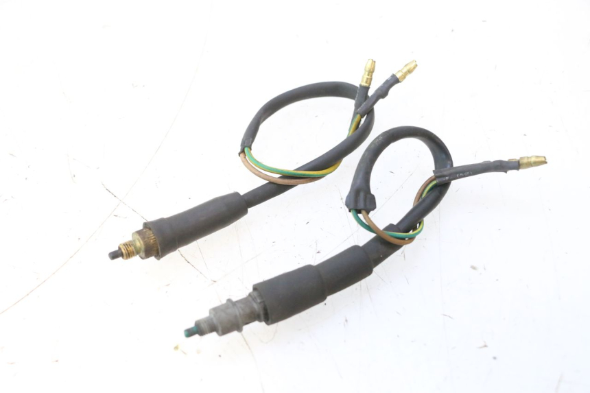 photo de INTERRUPTOR DE LUZ DE FRENO YAMAHA YP MAJESTY 125 (2007 - 2010) - Zoom estado de uso