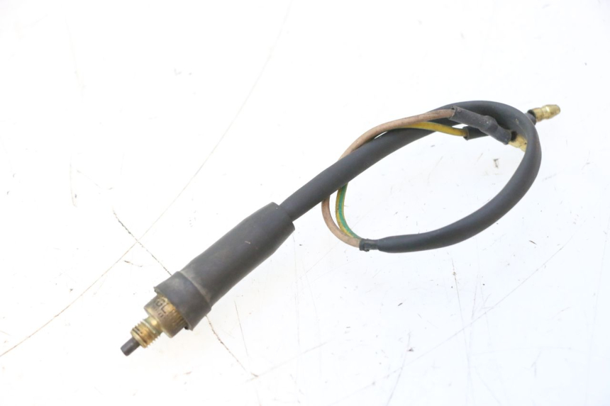 photo de INTERRUPTOR DE LUZ DE FRENO YAMAHA YP MAJESTY 125 (2007 - 2010) - Otra perspectiva