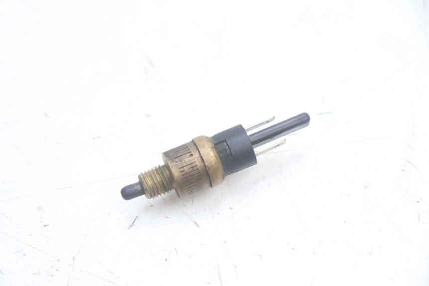 photo de INTERRUPTOR DE LUZ DE FRENO YAMAHA YP MAJESTY 125 (2002 - 2006) - Vista principal
