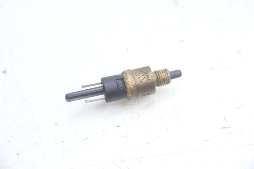 photo de INTERRUPTOR DE LUZ DE FRENO YAMAHA YP MAJESTY 125 (2002 - 2006) - Detalle de la pieza