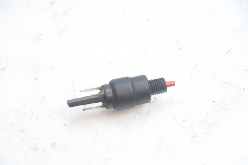 photo de LUZ FRENO INTERRUPTOR PIAGGIO ZIP IGET 4T 50 (2021 - 2023) - Detalle de la pieza