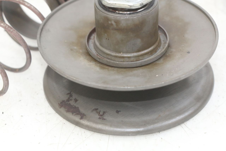 photo de CORRECTOR DE PAR MOTOR. HONDA SCV LEAD 100 (2003 - 2007) - Primer plano técnico