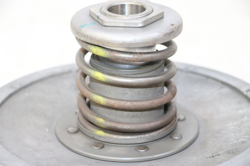 photo de EMBRAGUE YAMAHA YFM GRIZZLY 550 (2008 - 2015) - Primer plano técnico