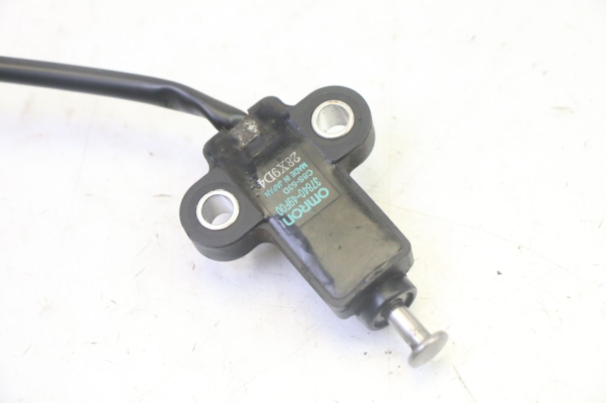 photo de INTERRUPTOR DE ENCENDIDO PATA DE CABRA SUZUKI BURGMAN 125 (2007 - 2014) - Primer plano técnico