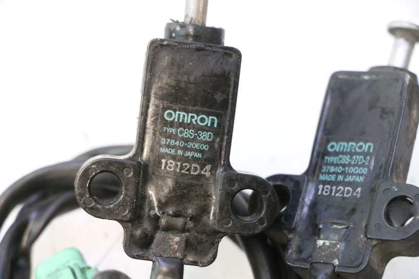photo de CABALLETE INTERRUPTOR SUZUKI BURGMAN EXECUTIVE ABS 650 (2006 - 2012) - Primer plano técnico