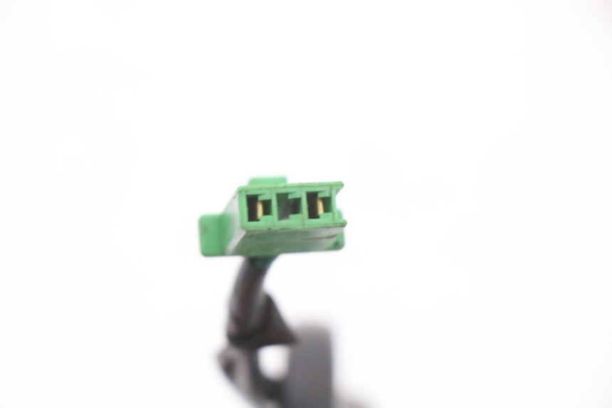 photo de INTERRUPTOR DE ENCENDIDO PATA HONDA FES S-WING SWING ABS 125 (2007 - 2015) - Primer plano técnico