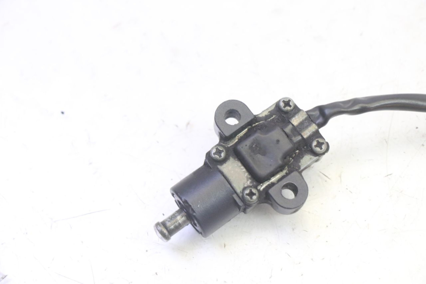 photo de CABALLETE INTERRUPTOR YAMAHA FZ6 N FAZER 600 (2004 - 2006) - Primer plano técnico