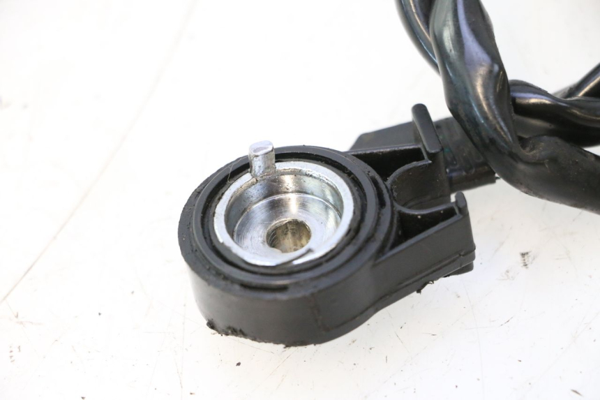 photo de INTERRUPTOR DE ENCENDIDO PATA DE CABRA EUROCKA GTR 50 (2007 - 2017) - Primer plano técnico