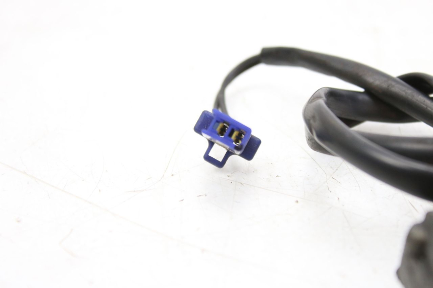 photo de INTERRUPTOR DE ENCENDIDO PATA YAMAHA XMAX X-MAX 125 (2006 - 2009) - Primer plano técnico