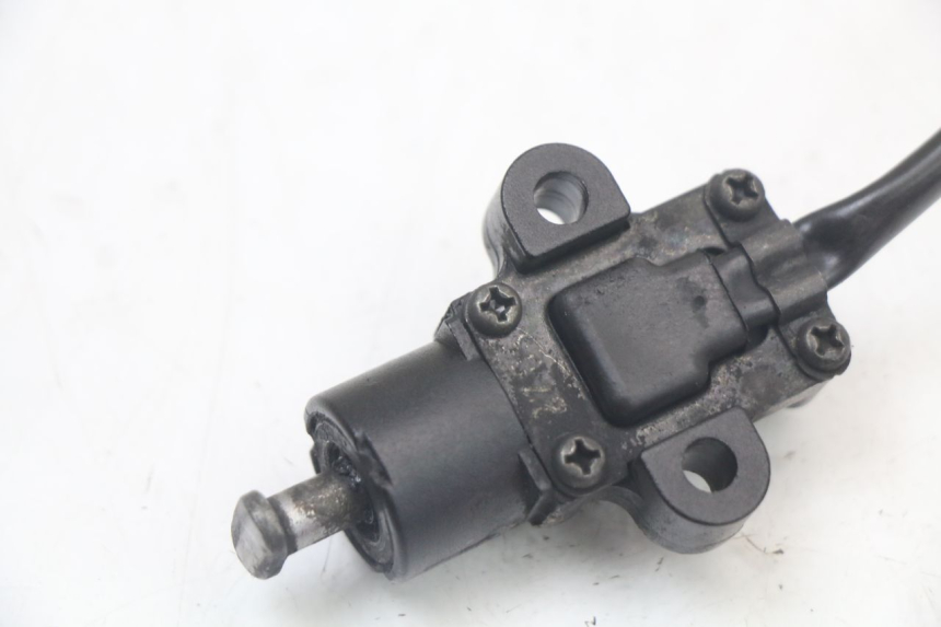 photo de CABALLETE INTERRUPTOR YAMAHA FZ1 FAZER 1000 (2007 - 2009) - Primer plano técnico