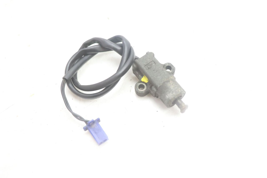 photo de INTERRUPTOR DE ENCENDIDO PATA DE CABRA YAMAHA YP MAJESTY 125 (2002 - 2006) - Primer plano técnico