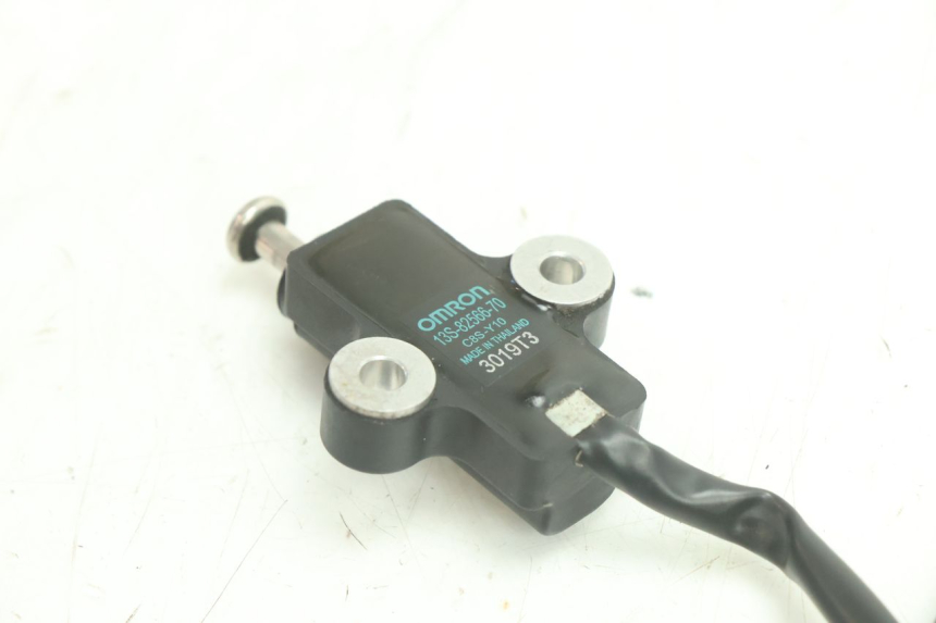photo de CABALLETE INTERRUPTOR YAMAHA YZF R6 600 (2008 - 2009) - Primer plano técnico
