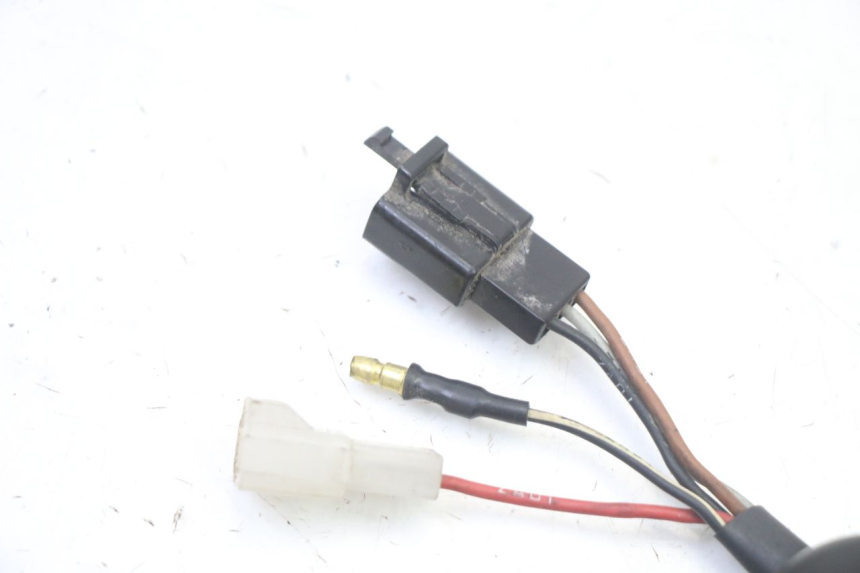 photo de INTERRUPTOR MBK BOOSTER NEXT GENERATION 50 (1995 - 1998) - Primer plano técnico