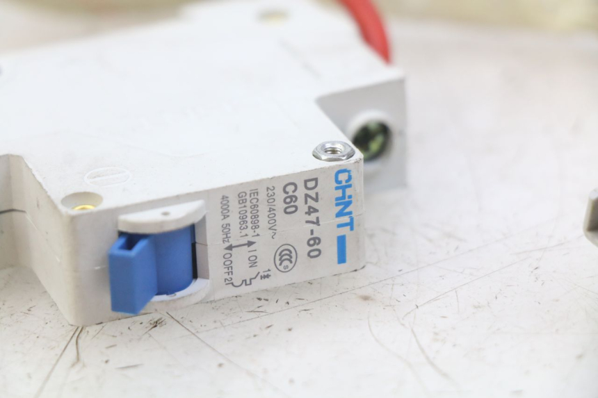 photo de INTERRUPTOR DE ENCENDIDO EFUN E2GO 1 (2017 - 2021) - Primer plano técnico