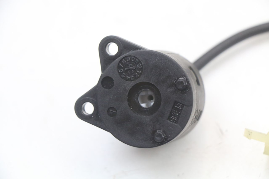 photo de INTERRUPTOR HONDA FES PANTHEON 2T 125 (1998 - 2002) - Otra perspectiva