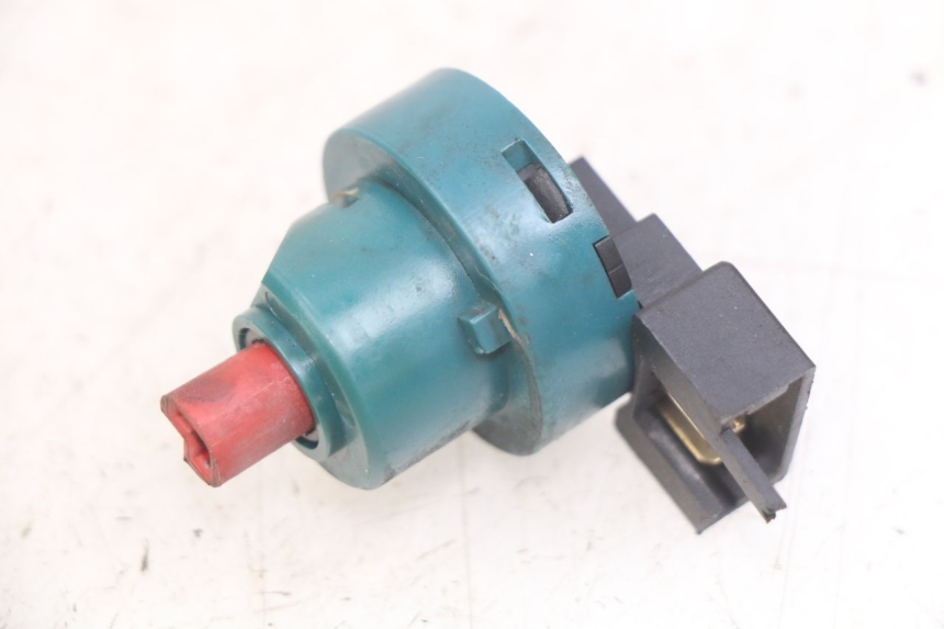 photo de INTERRUPTOR DE ENCENDIDO PIAGGIO FLY 2T 50 (2004 - 2017) - Primer plano técnico