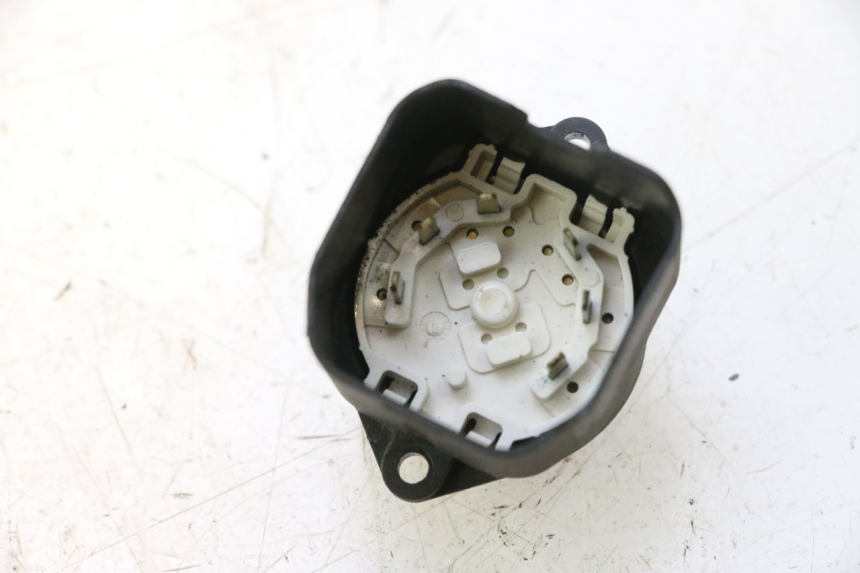 photo de INTERRUPTOR GILERA GP 800 (2007 - 2013) - Zoom estado de uso