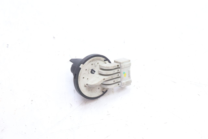 photo de INTERRUPTOR PIAGGIO LIBERTY IGET 4T 50 (2021 - 2025) - Otra perspectiva