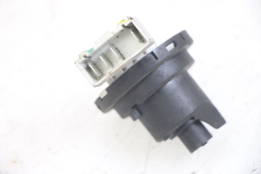 photo de INTERRUPTOR DE ENCENDIDO PIAGGIO MEDLEY 125 (2016 - 2023) - Zoom estado de uso