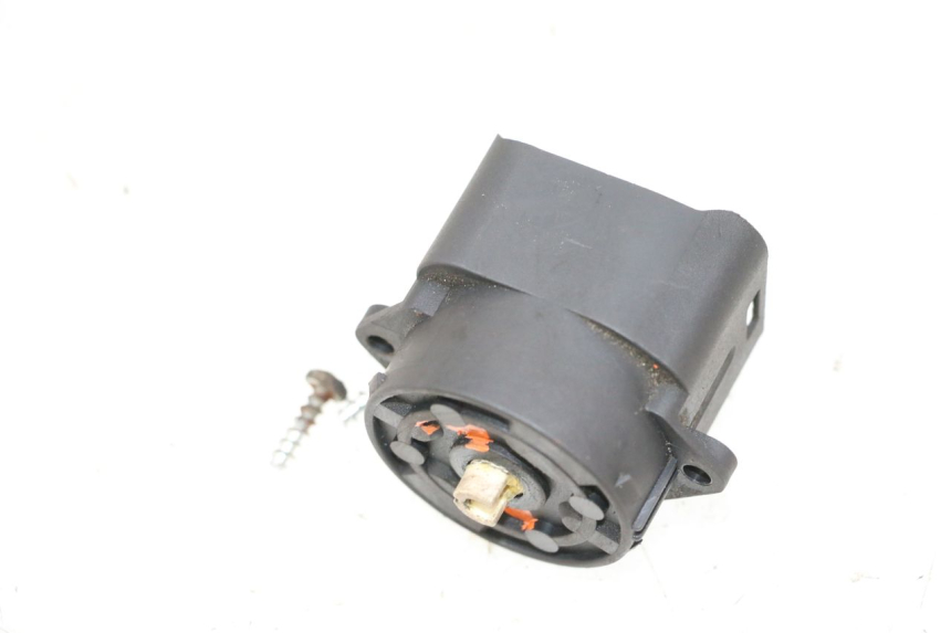 photo de INTERRUPTOR DE ENCENDIDO PIAGGIO MP3 LT 400 (2007 - 2012) - Primer plano técnico