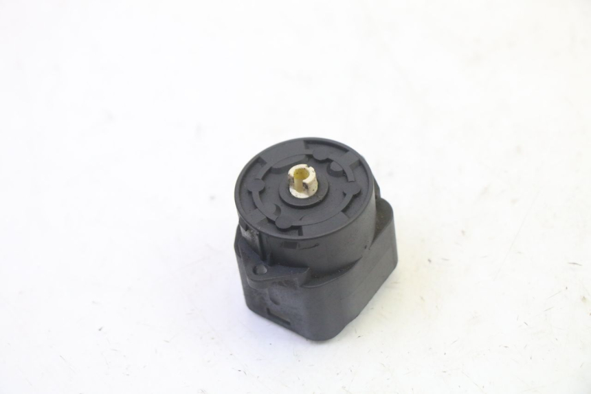 photo de INTERRUPTOR PIAGGIO MP3 125 (2006 - 2014) - Zoom estado de uso