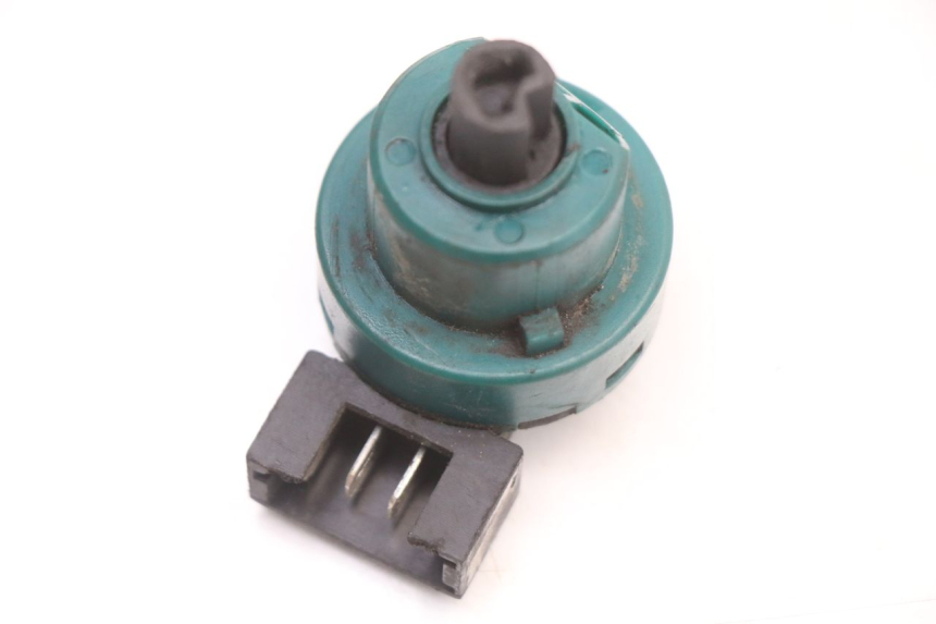 photo de INTERRUPTOR DE ENCENDIDO PIAGGIO NEW TYPHOON 50 (2018 - 2021) - Zoom estado de uso