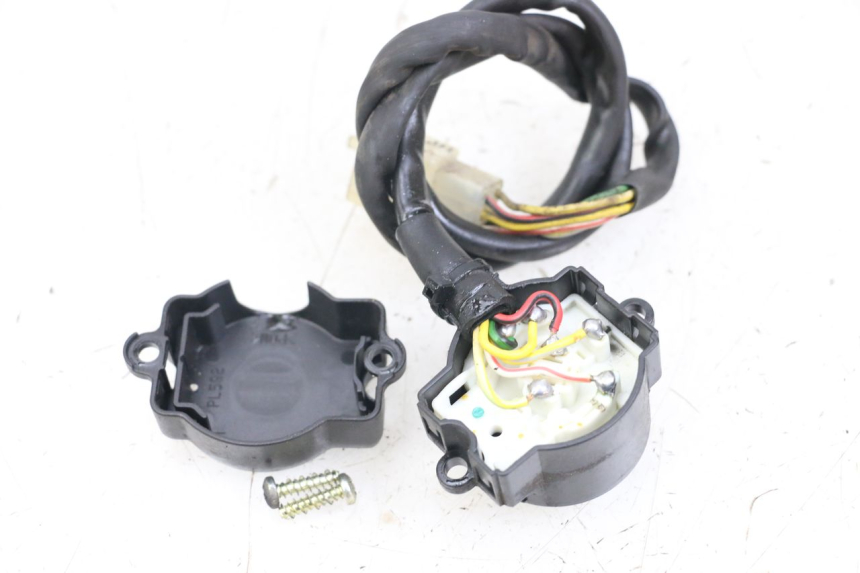 photo de INTERRUPTOR MOTO GUZZI NORGE 8V GT 1200 (2011 - 2016) - Zoom estado de uso