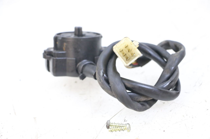 photo de INTERRUPTOR MOTO GUZZI NORGE 8V GT 1200 (2011 - 2016) - Primer plano técnico